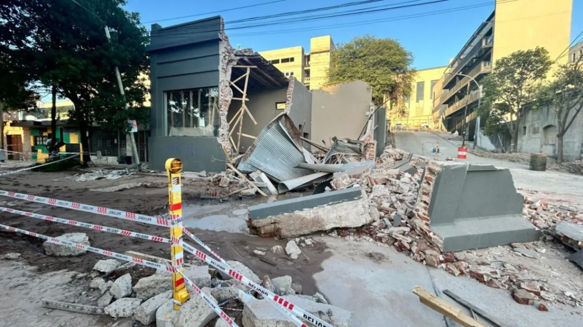 Inició la demolición de la casona que se derrumbó por el colapso de un caño