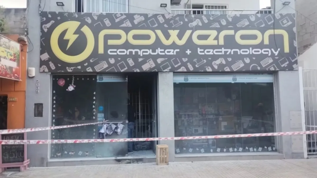 Dos personas lanzaron una bomba molotov y ocasionaron un incendio en un local