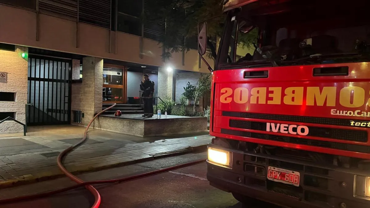 Un incendio se desató en el octavo piso de un edificio en Córdoba
