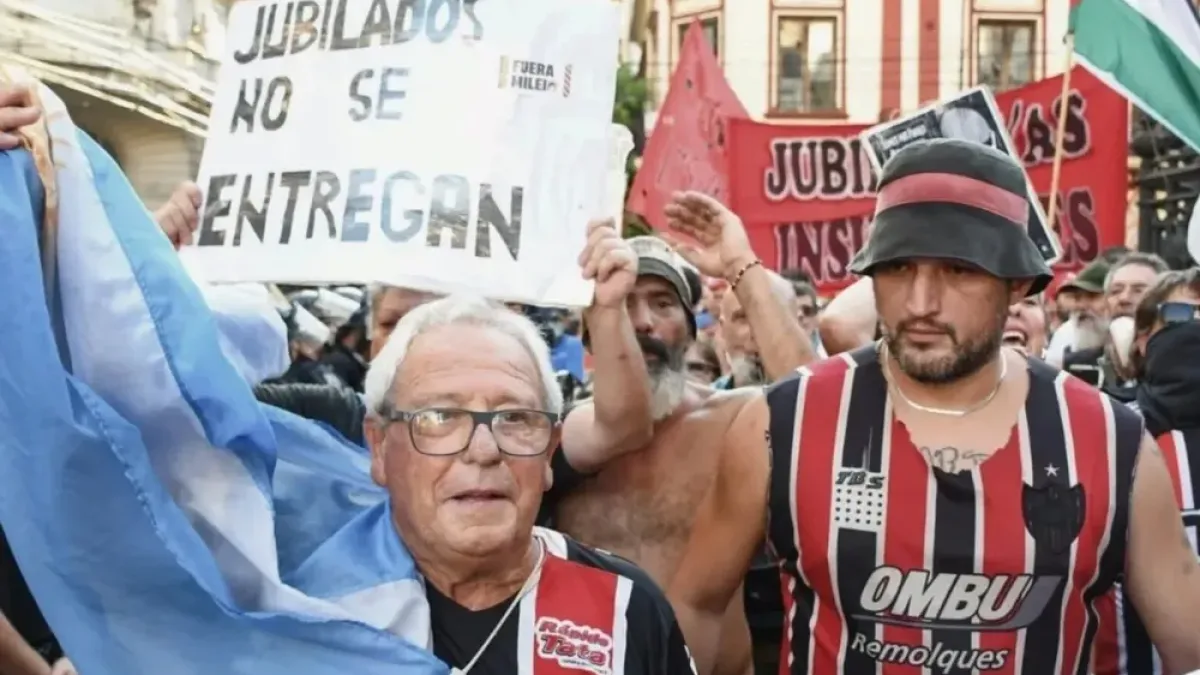 El Gobierno anticipó que quienes provoquen "disturbios" en la marcha de jubilados no podrán entrar a las canchas