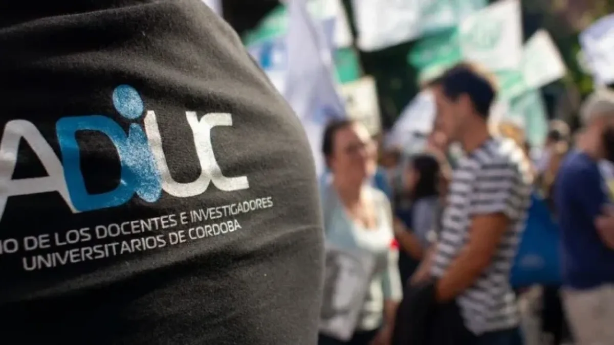 Docentes universitarios e investigadores marchan esta tarde en reclamo salarial