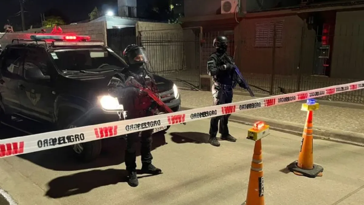 Desarticularon una banda de narcomenudeo: ocho detenidos, estupefacientes y armas de fuego