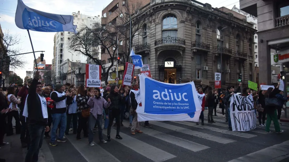 Docentes de la UNC suspenden exámenes y postergan el inicio del segundo cuatrimestre