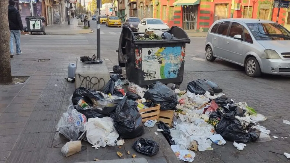 La recolección de residuos es irregular en la ciudad y la Municipalidad citó a las empresas
