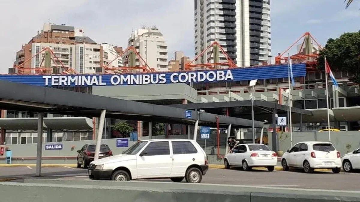 Robaron un auto en el estacionamiento de la Terminal de Ómnibus