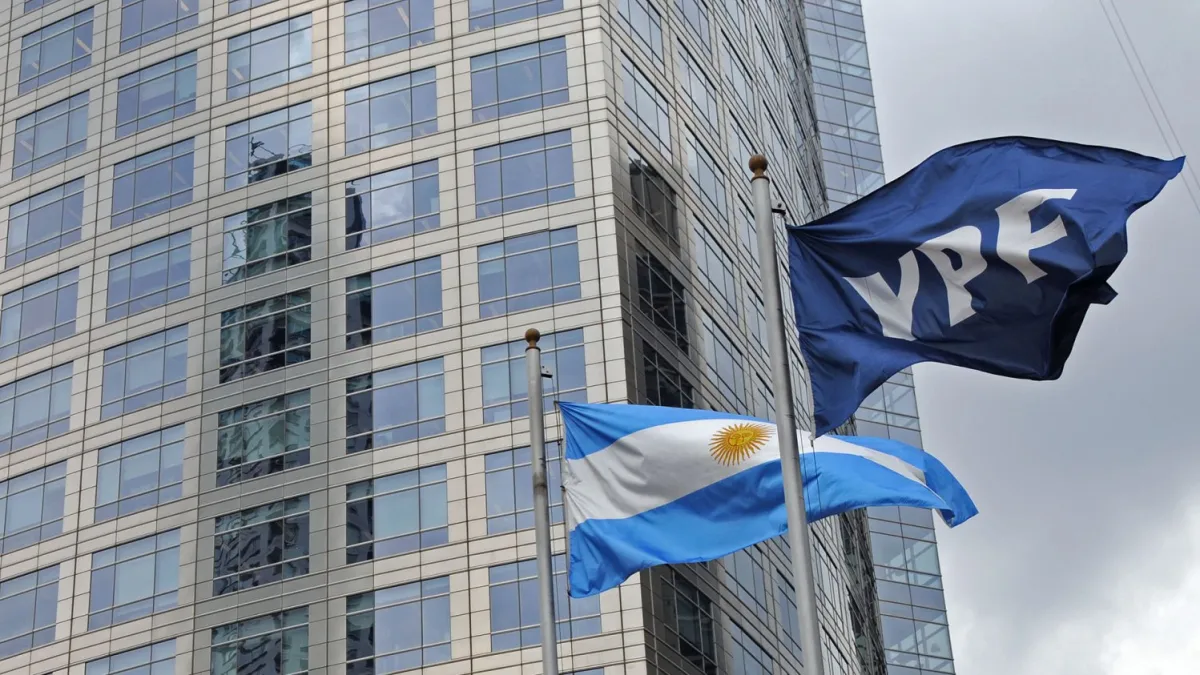 Fallo favorable para Argentina en la causa YPF: no deberá entregar acciones