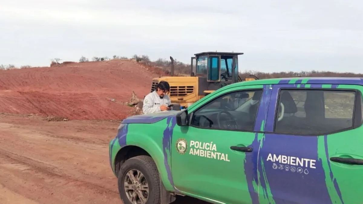 Policía Ambiental ordenó el cierre preventivo y secuestró máquinas en canteras de Villa Rumipal