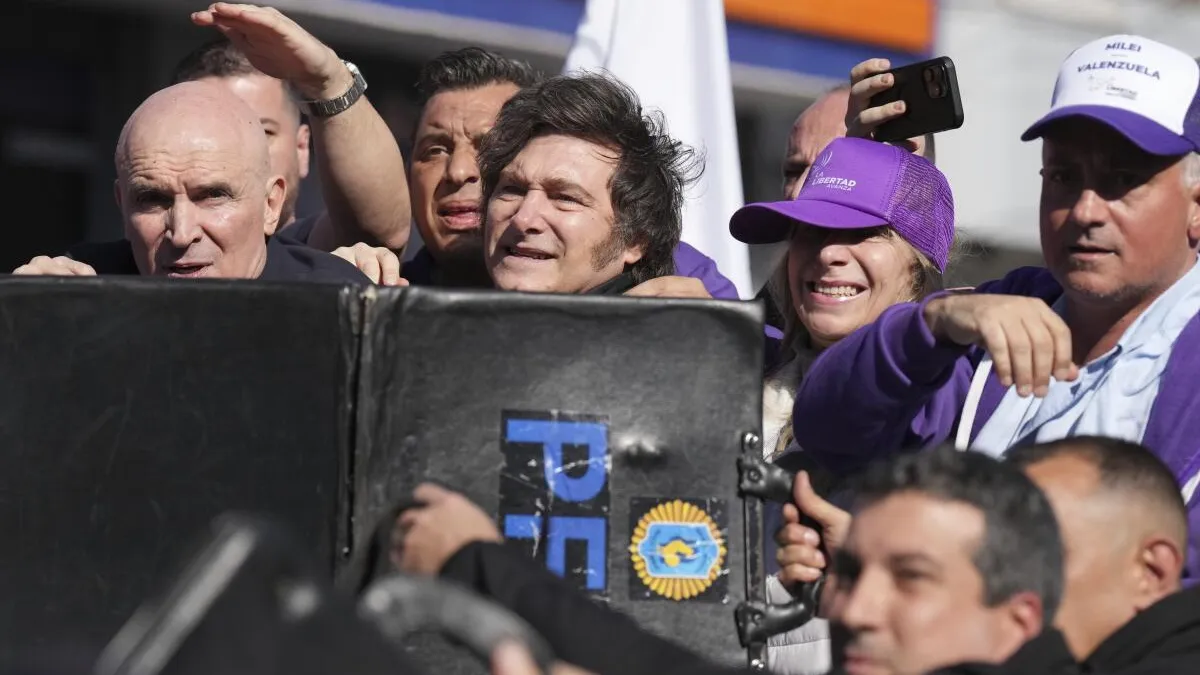 Piedrazos en Lomas de Zamora: Milei responsabilizó al kirchnerismo tras agresión a su comitiva