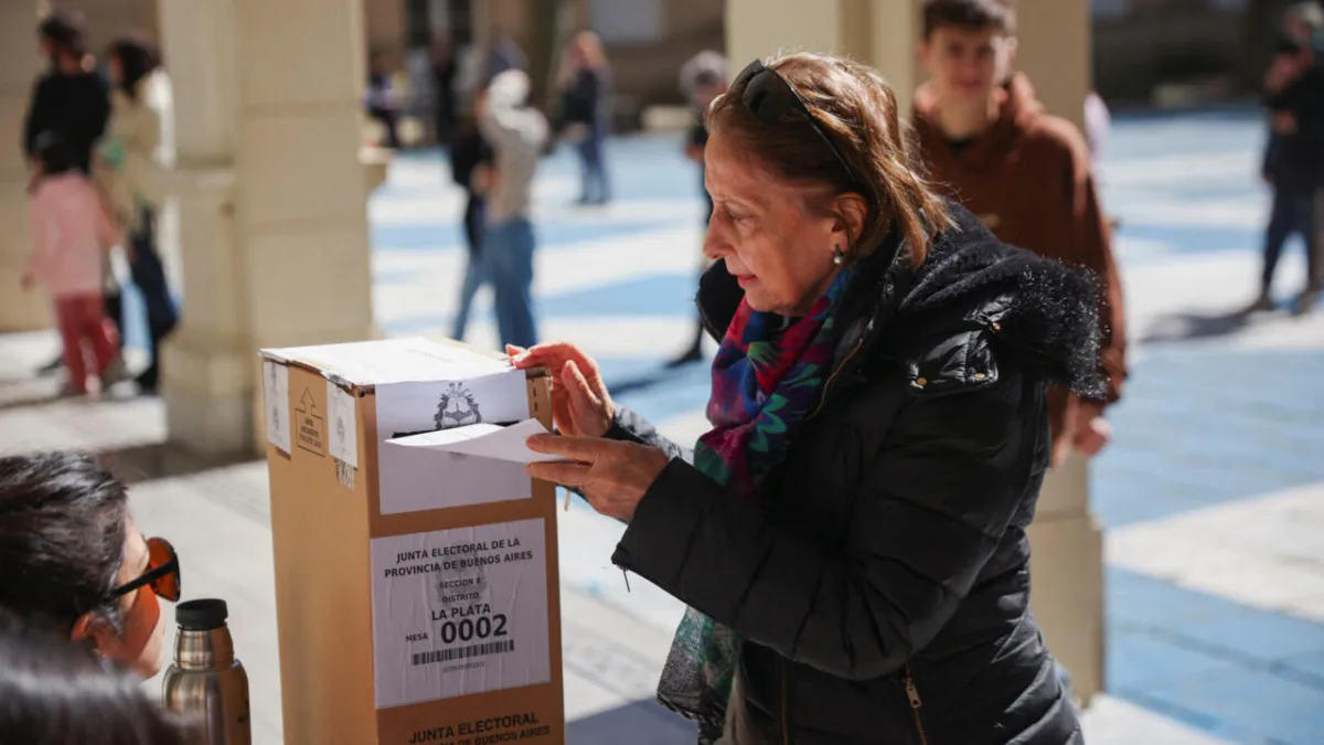 Datos oficiales: hasta las 14, votó el 35% del padrón