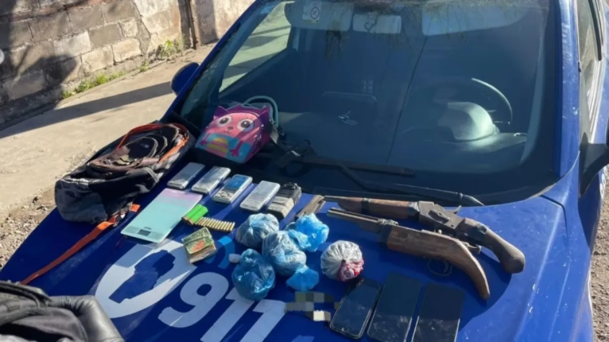 Incautaron armas, drogas e inhibidores y detuvieron a una mujer en Córdoba