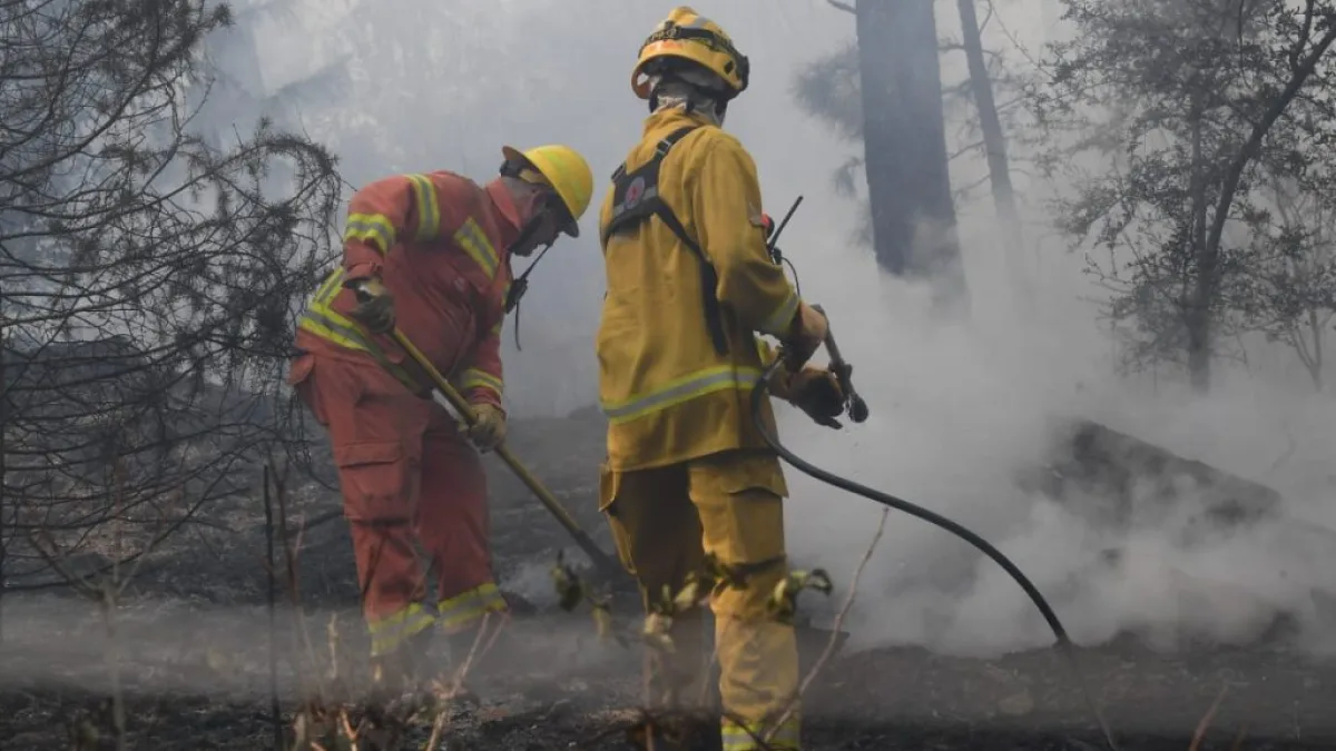 Continúa activo el incendio en la Quebrada del Condorito
