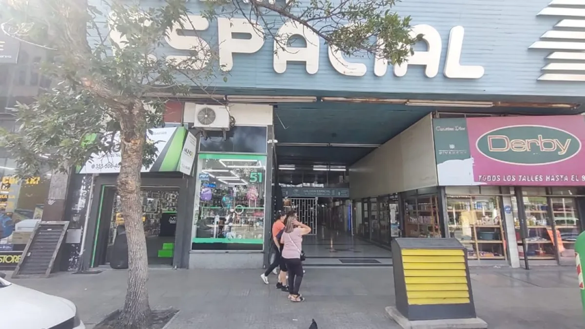Clausuran la Galería Espacial por venta ilegal de celulares