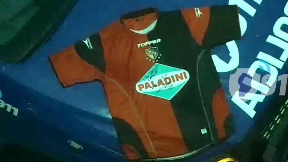 Recuperaron la camiseta autografiada por Maradona que fue robada en Córdoba
