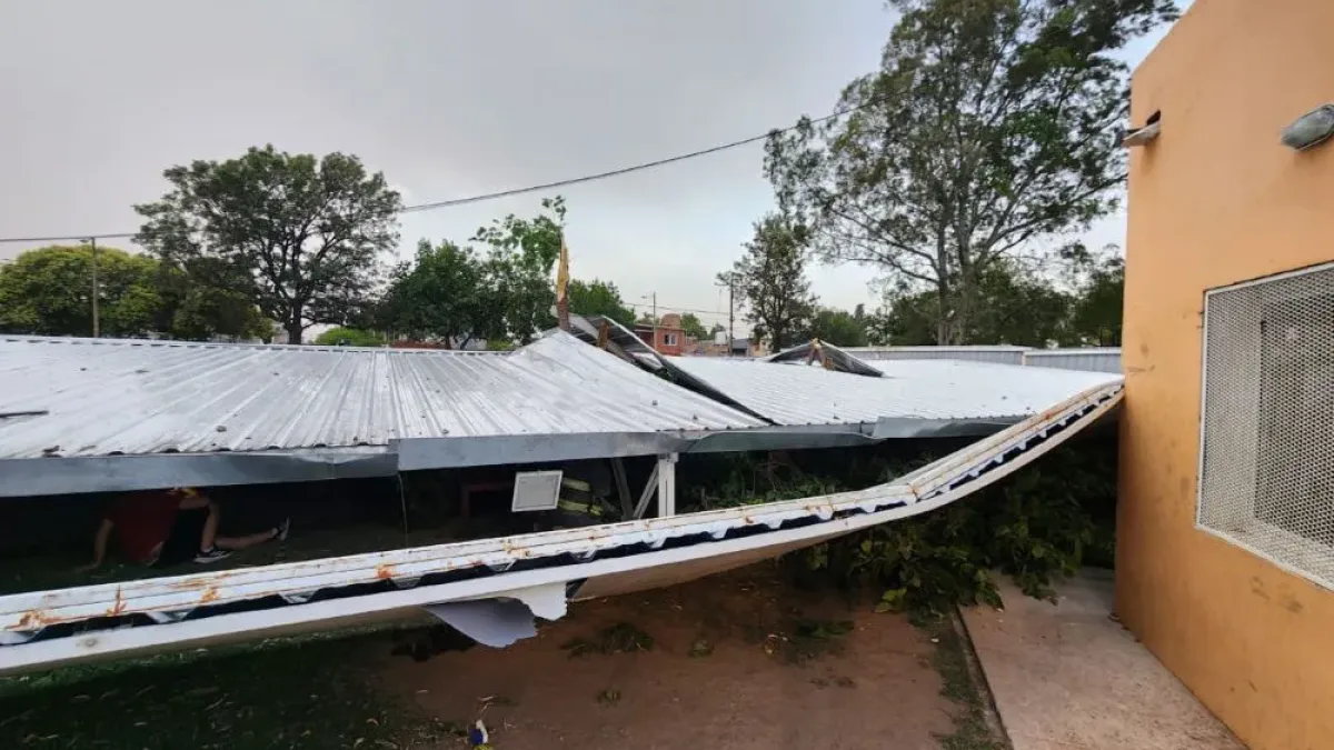 Cedió parte de un techo en el polideportivo de barrio Los Álamos