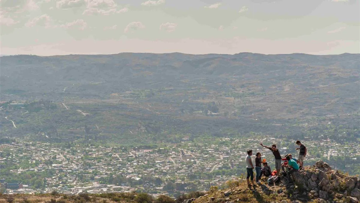 Polémica: cobrarán entrada para ascender al Cerro La Banderita en La Falda
