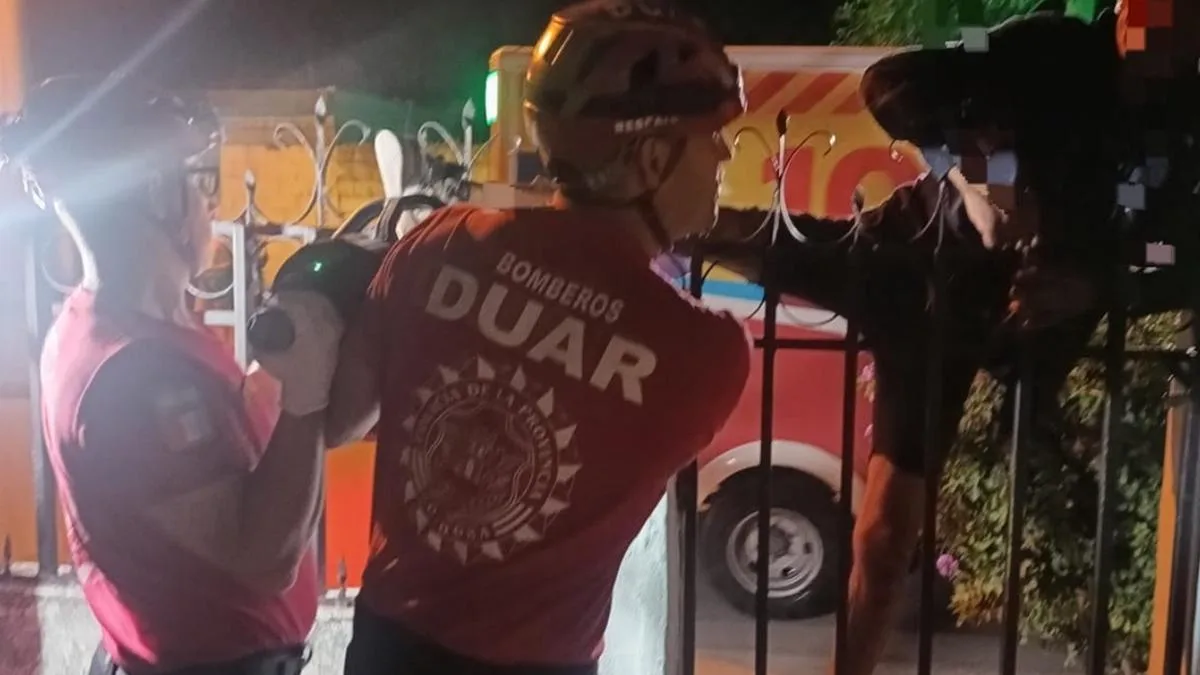Intentó entrar a una casa en Villa El Libertador y quedó atrapado en la reja