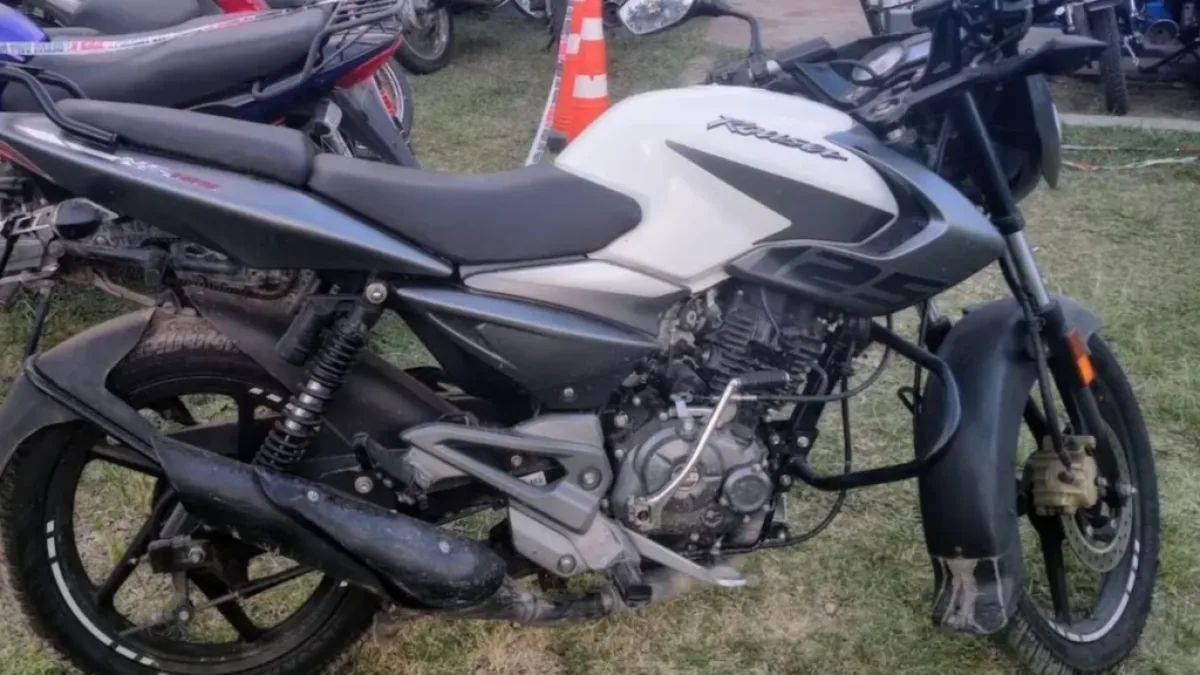 La Policía detuvo a tres adolescentes acusados de robarle la moto al conductor de una app