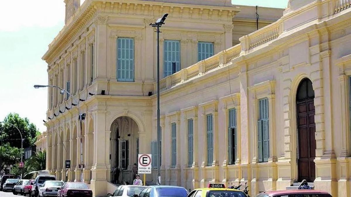 Residentes del Hospital Clínicas paran por cinco días en reclamo salarial