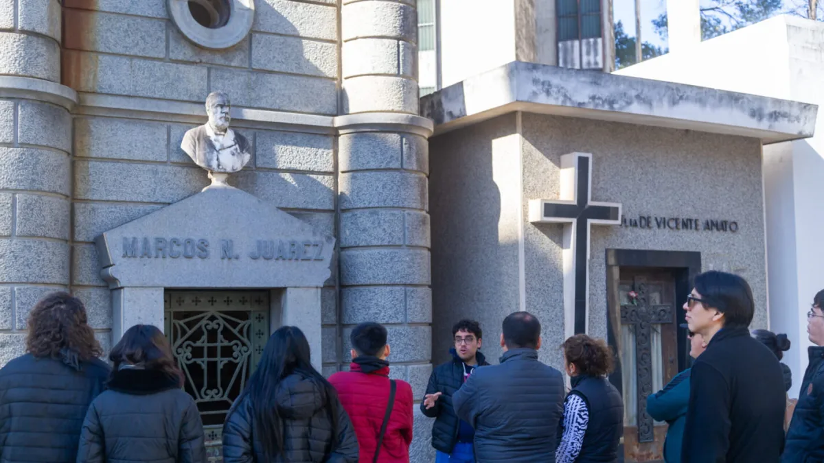 Dos propuestas para conocer el Cementerio San Jerónimo desde una mirada artística y arquitectónica