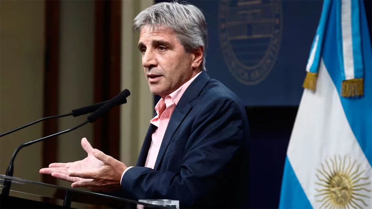 Caputo aseguró que "Argentina dejará de ser un país regalado en dólares"