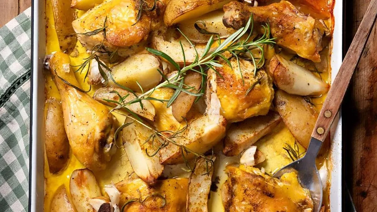 Menú de hoy: pollo al horno con papas y hierbas